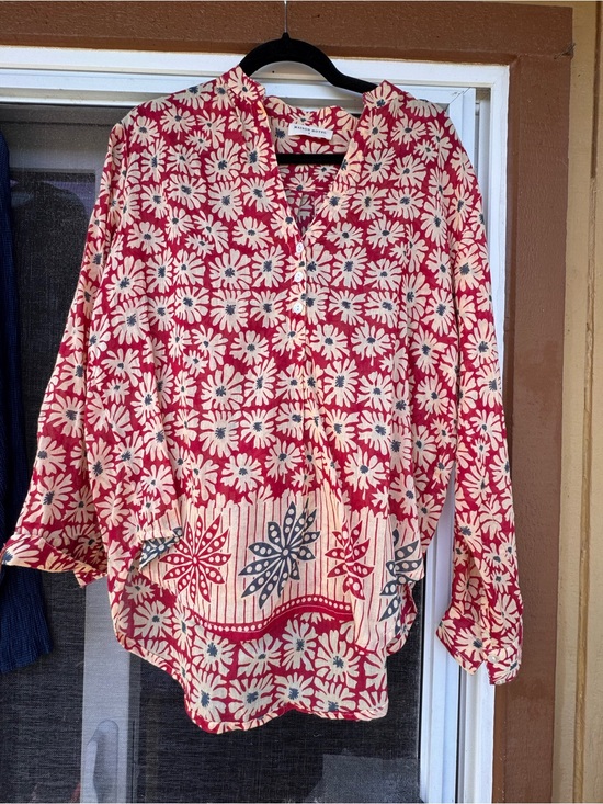Maison Hotel Tops - Red Floral Button-Front Women's Blouse with Cream Daisy Print